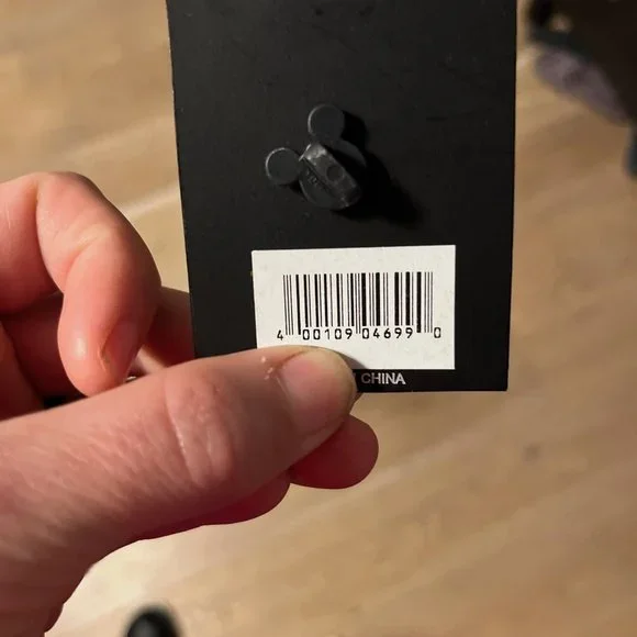 Pirate Captain Mickey Disney Pin BNWT - Picture 3 of 3